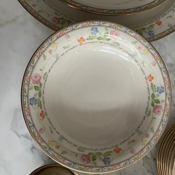 Complete set of noritake China in almost new condition - Picture 5 of 7